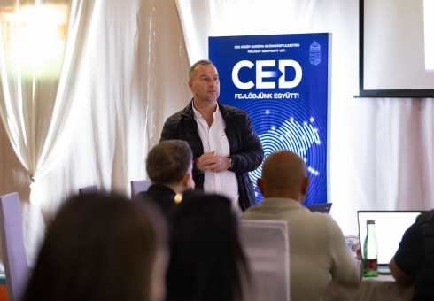 Folytatódik CEDukáció Roadshow: Dunaszerdahelyen a mesterséges intelligencia gyakorlati alkalmazása kerül fókuszba